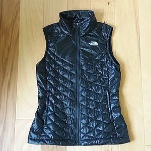 NWOT North Face black vest size small